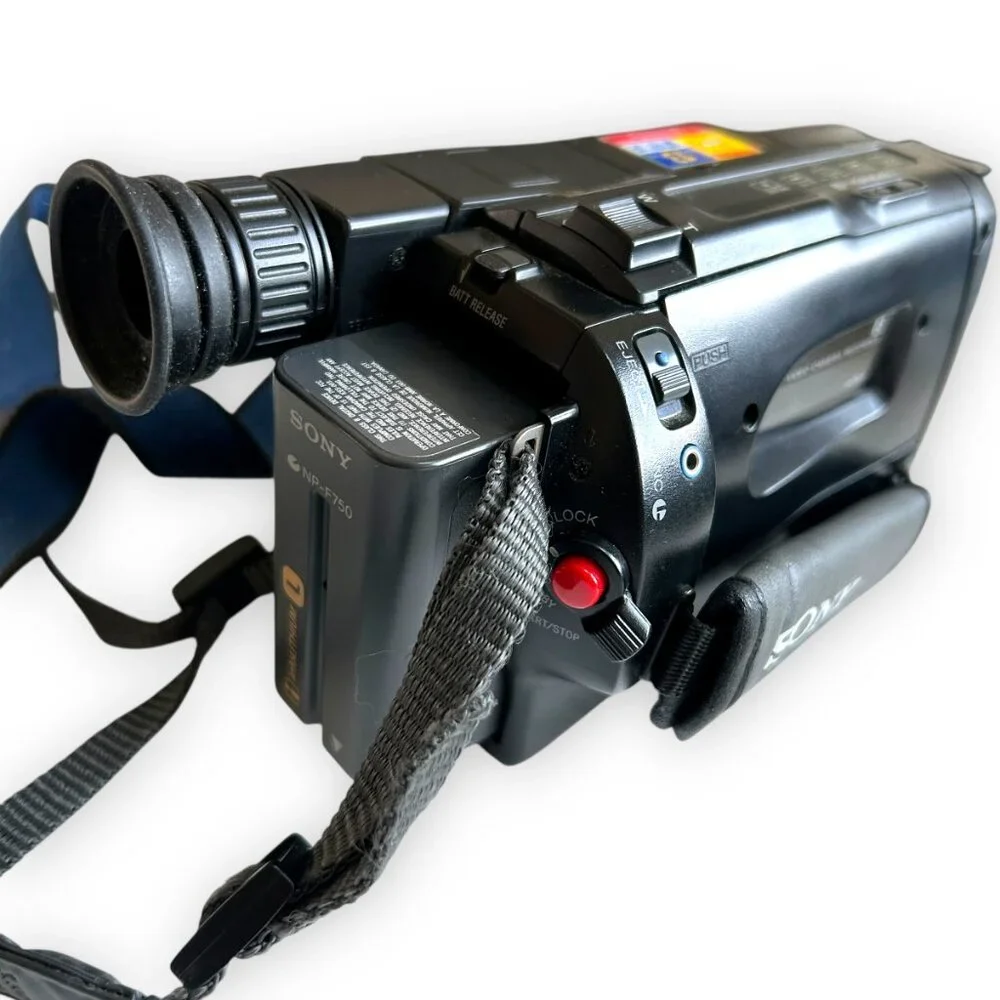 (PARTS ONLY) Sony Handycam Vision Camcorder CCD-TRV16 - PARTS ONLY!